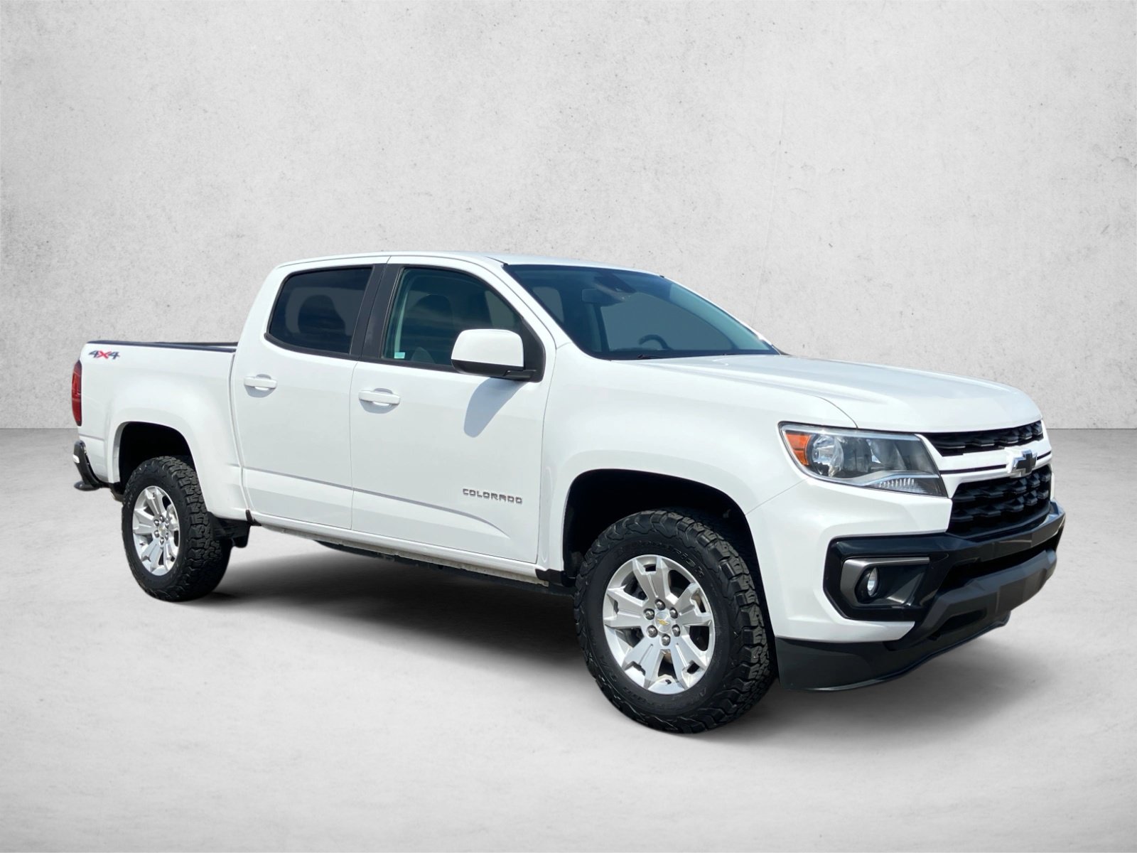 Used 2022 Chevrolet Colorado LT w/ Safety Package AWD/4WD image 3
