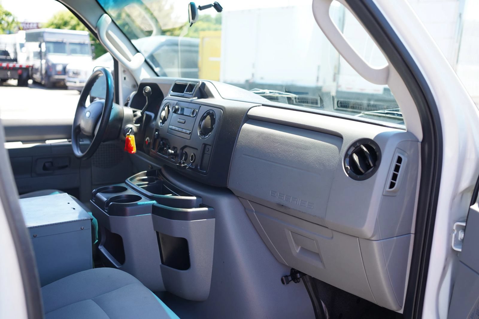 Used 2011 Ford E-250 and Econoline 250 w/ PWR Group RWD image 2