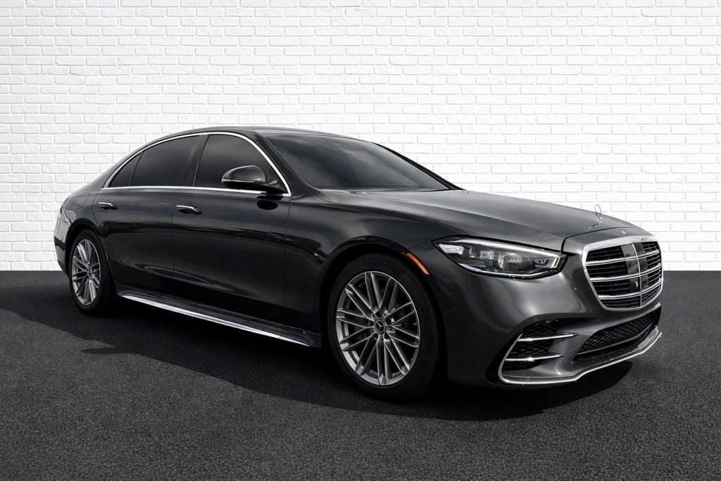 Used 2022 Mercedes-Benz S 580 4MATIC Sedan w/ AMG Line Package image 3