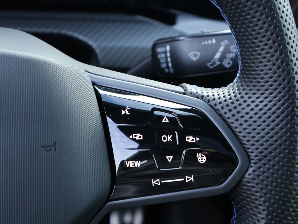 Certified 2024 Volkswagen Golf R image 36