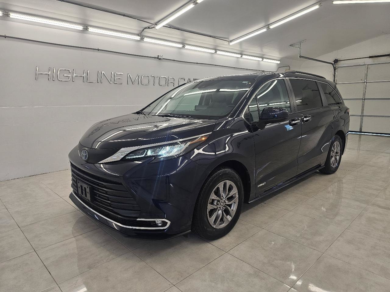 Used 2021 Toyota Sienna XLE w/ XLE Plus Package AWD/4WD image 1