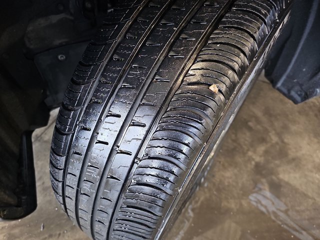 Used 2021 Toyota RAV4 XLE Premium image 32