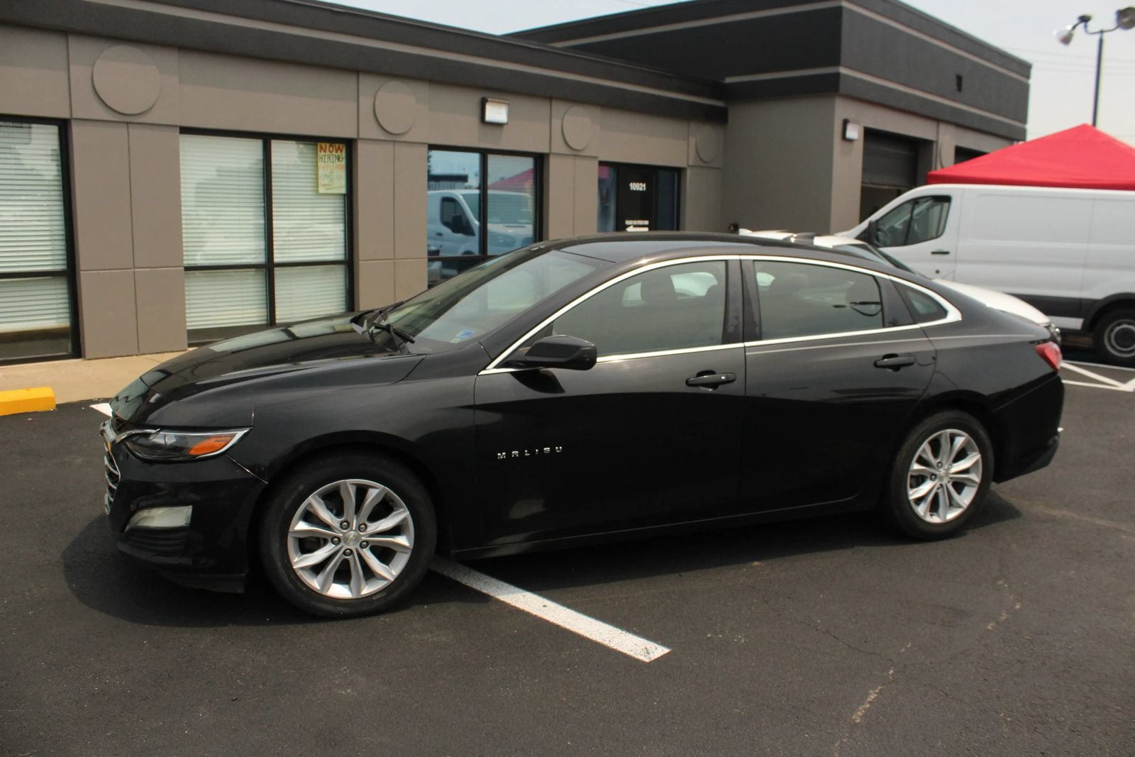 Used 2019 Chevrolet Malibu LT FWD image 2