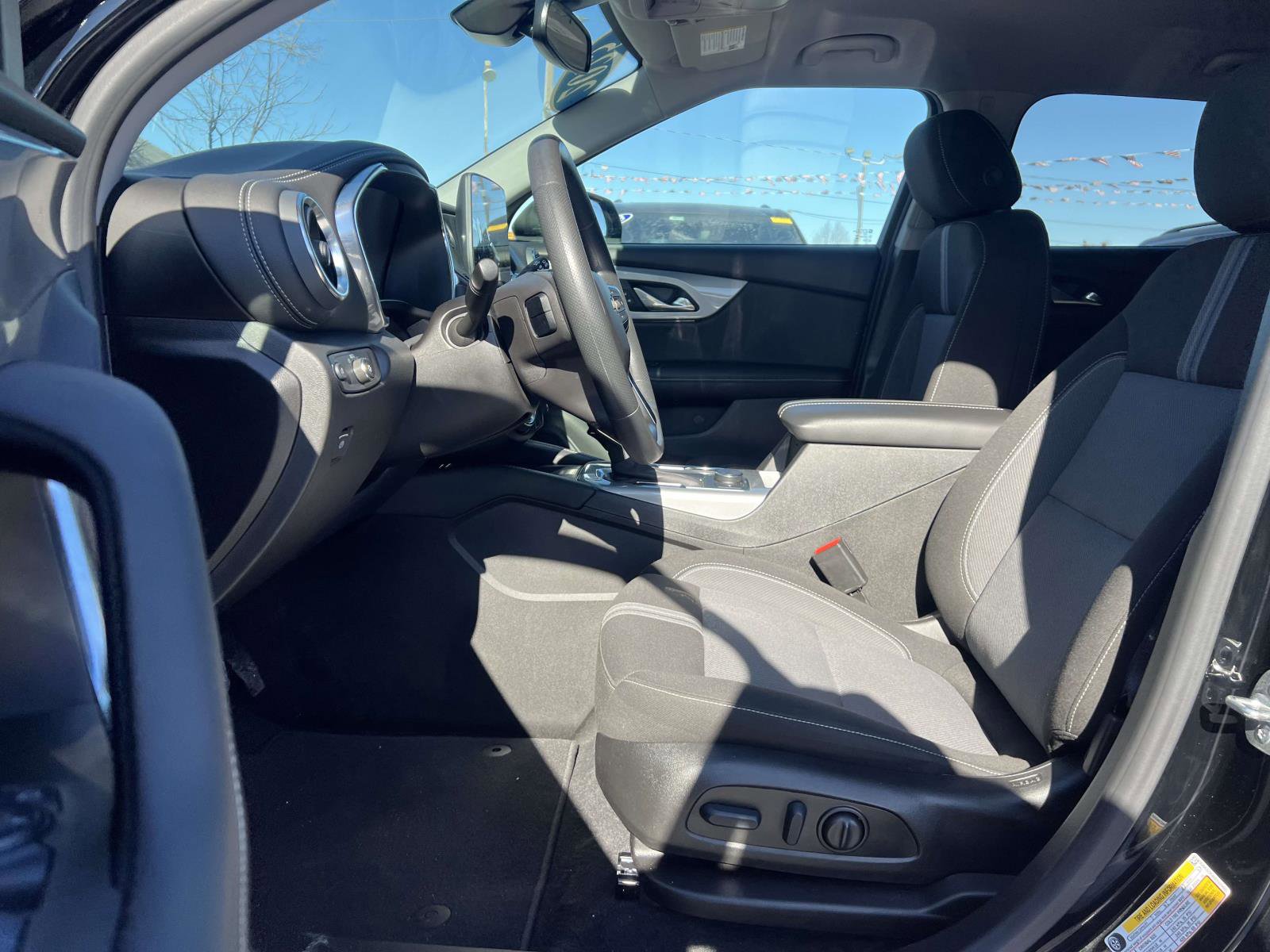 Used 2025 Chevrolet Blazer LT w/ Convenience Package FWD image 11