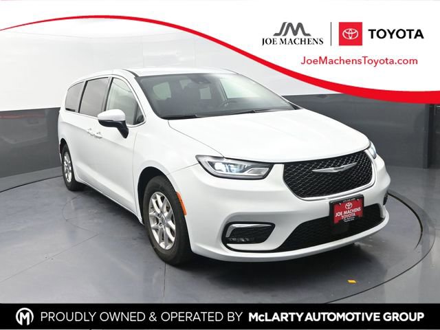 Used 2023 Chrysler Pacifica Touring-L image 1