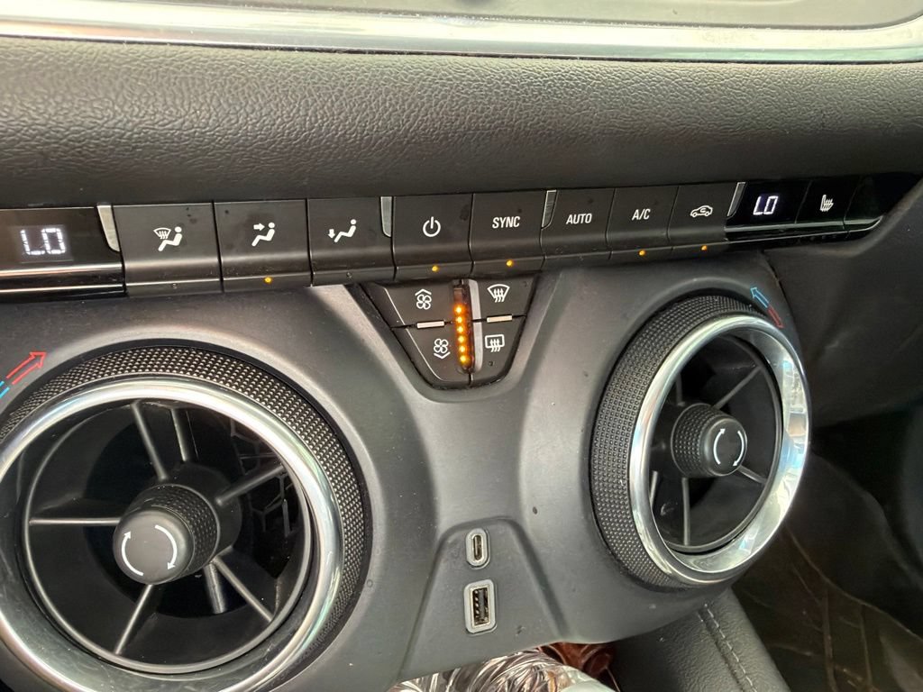 Used 2019 Chevrolet Blazer LT FWD image 13