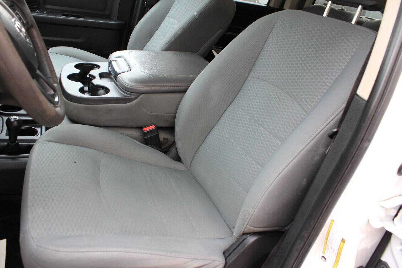 Used 2017 RAM 3500 Tradesman w/ Chrome Appearance Group image 11