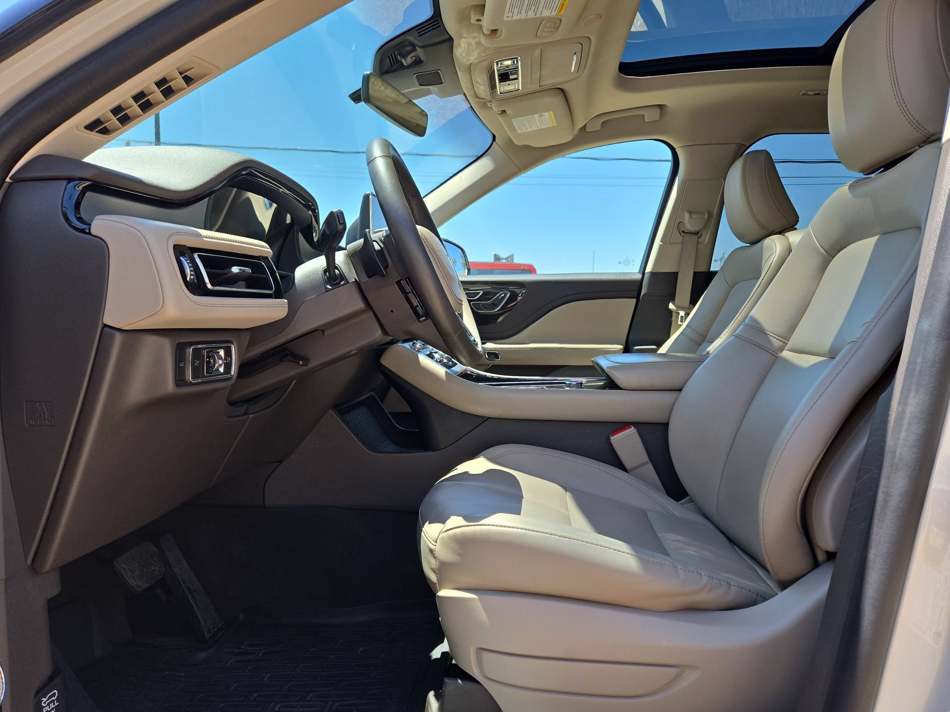 Used 2023 Lincoln Aviator 2WD w/ Premium Package image 16