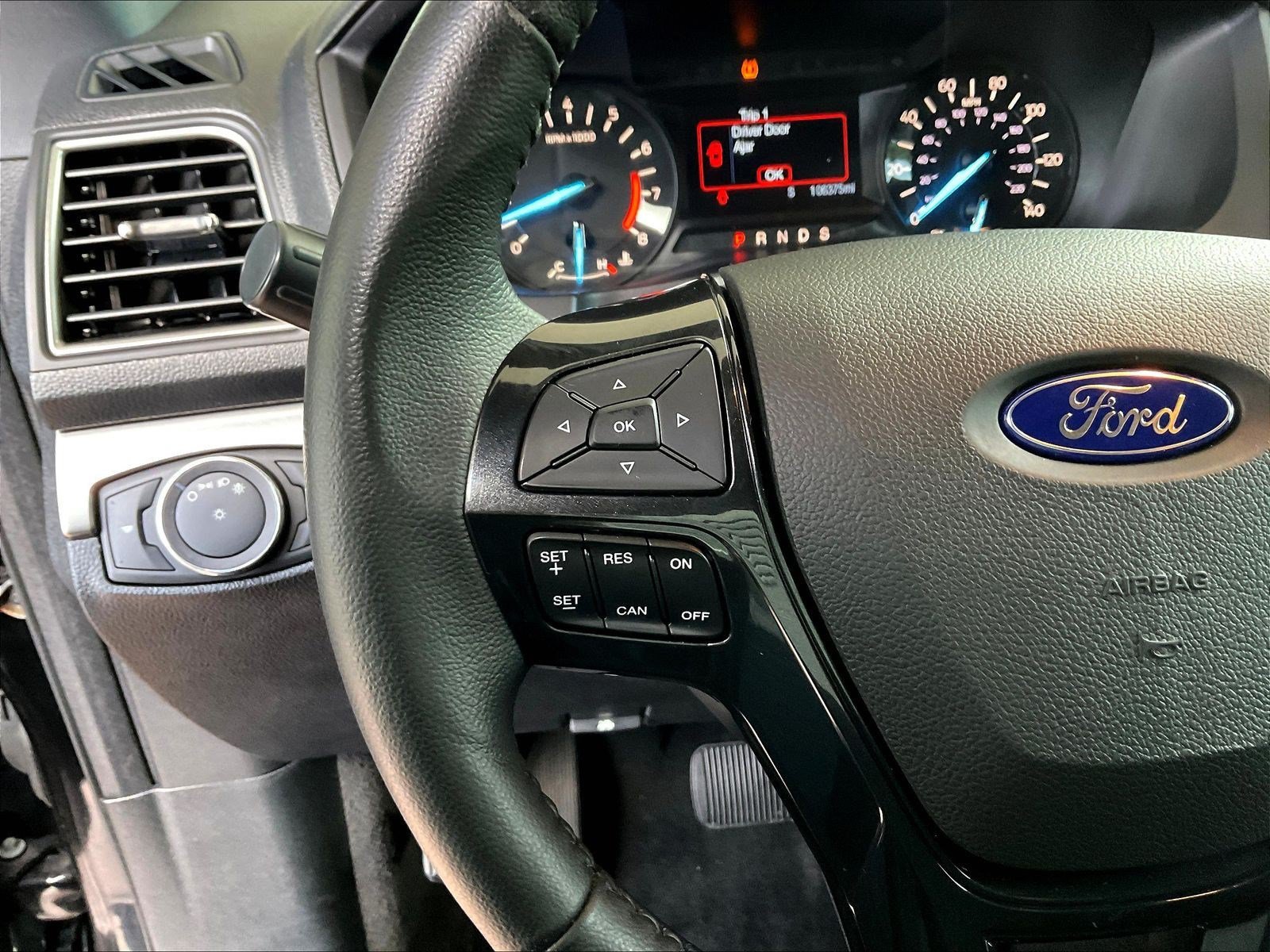 Used 2018 Ford Explorer XLT AWD/4WD image 11