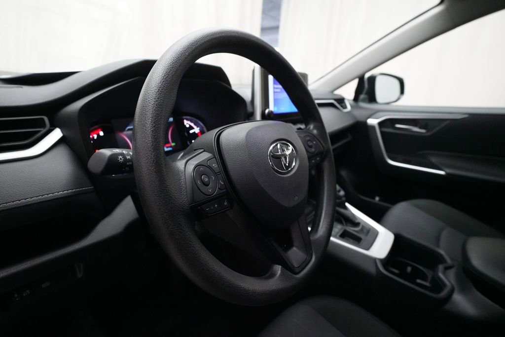 Used 2025 Toyota RAV4 XLE image 8
