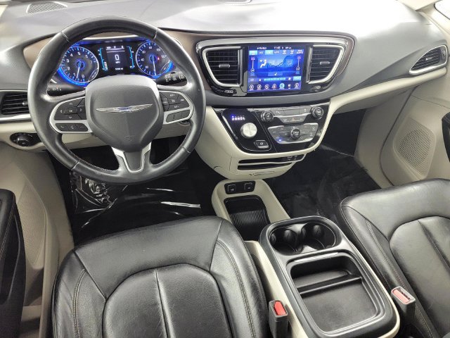 Used 2017 Chrysler Pacifica Touring-L FWD image 31
