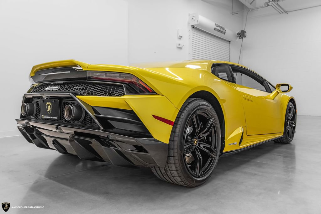 Used 2020 Lamborghini Huracan EVO RWD image 20