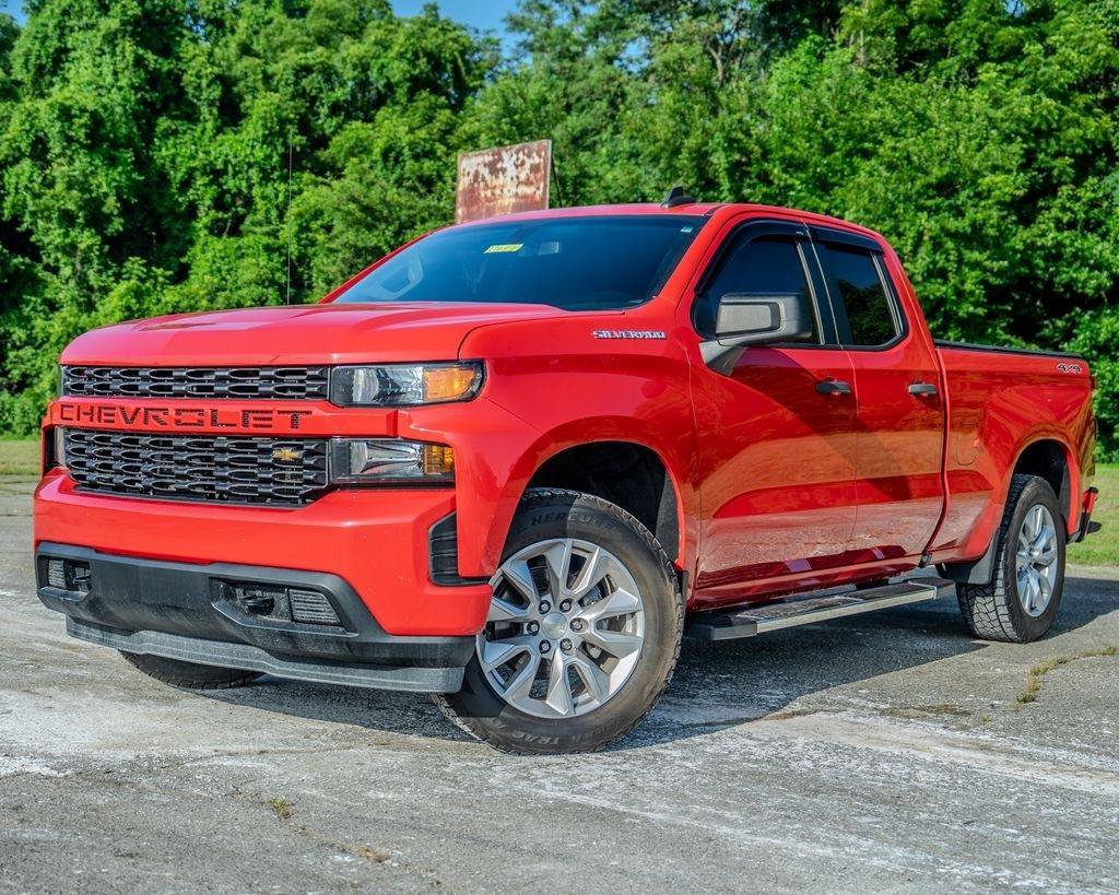 Used 2019 Chevrolet Silverado 1500 Custom w/ Custom Value Package AWD/4WD image 4