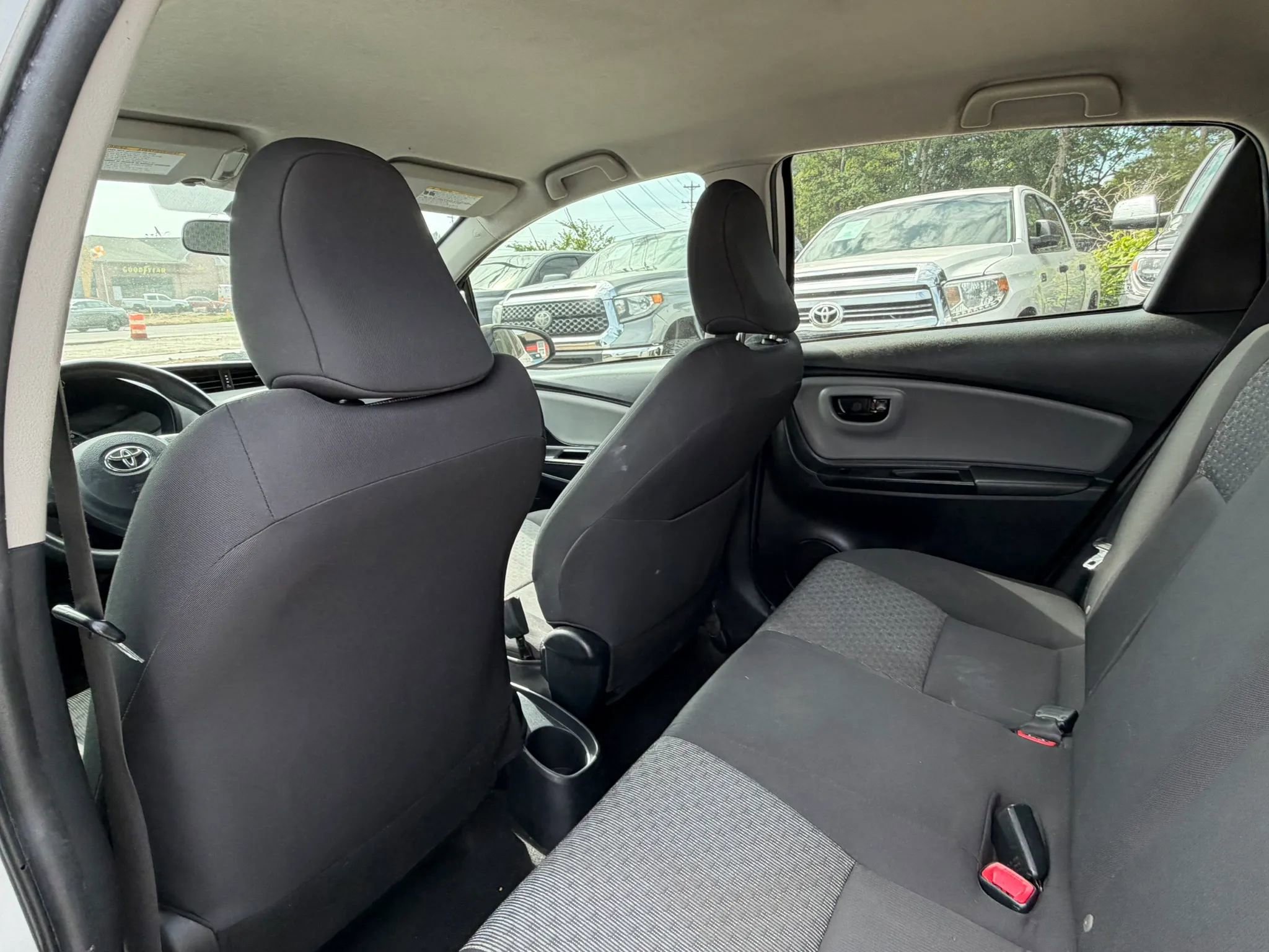 Used 2016 Toyota Yaris L FWD image 17