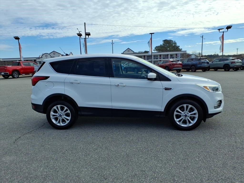 Used 2019 Ford Escape SE image 6