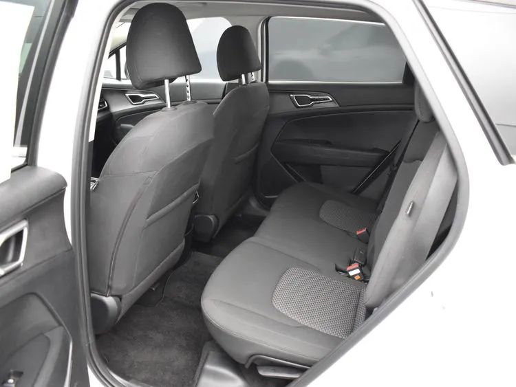 Used 2025 Kia Sportage LX image 15