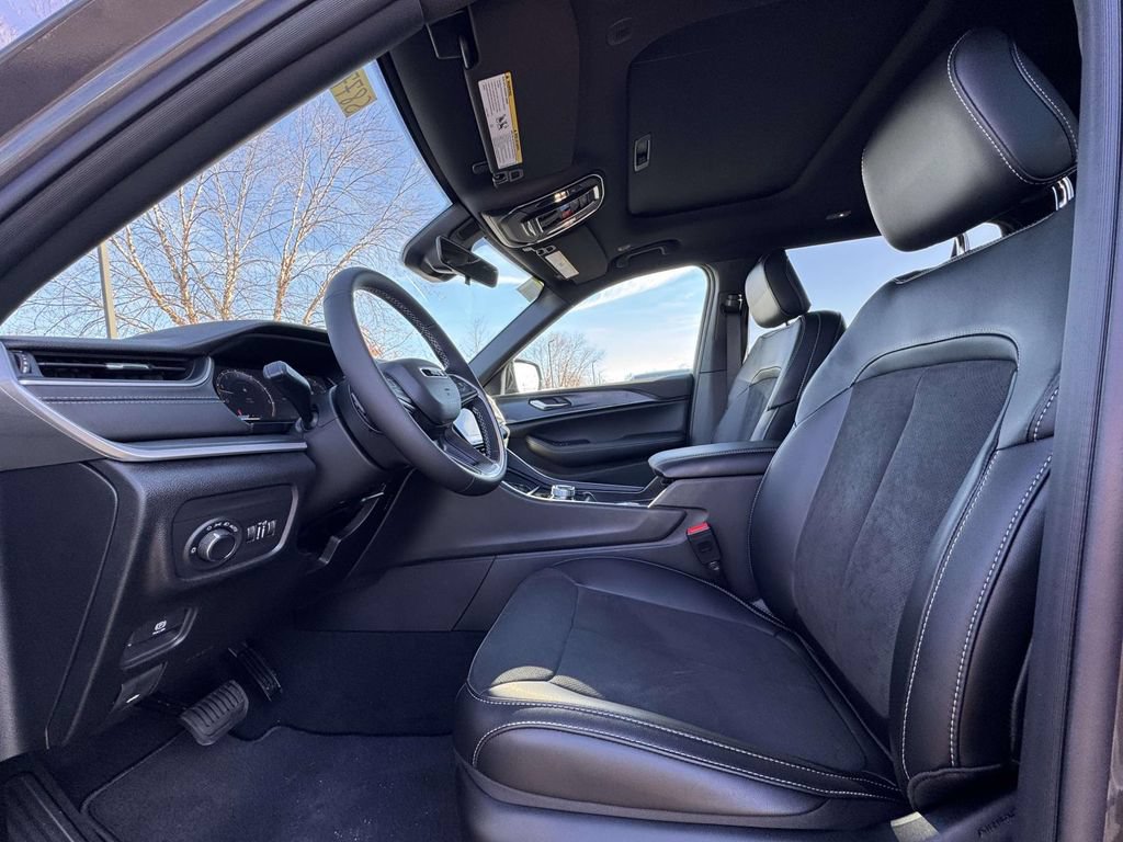 New 2025 Jeep Grand Cherokee L Altitude AWD/4WD image 14