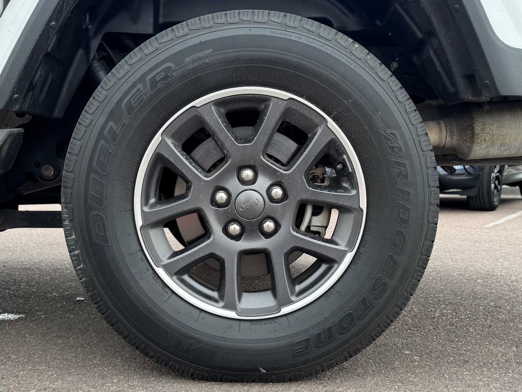 Used 2020 Jeep Gladiator Overland image 11