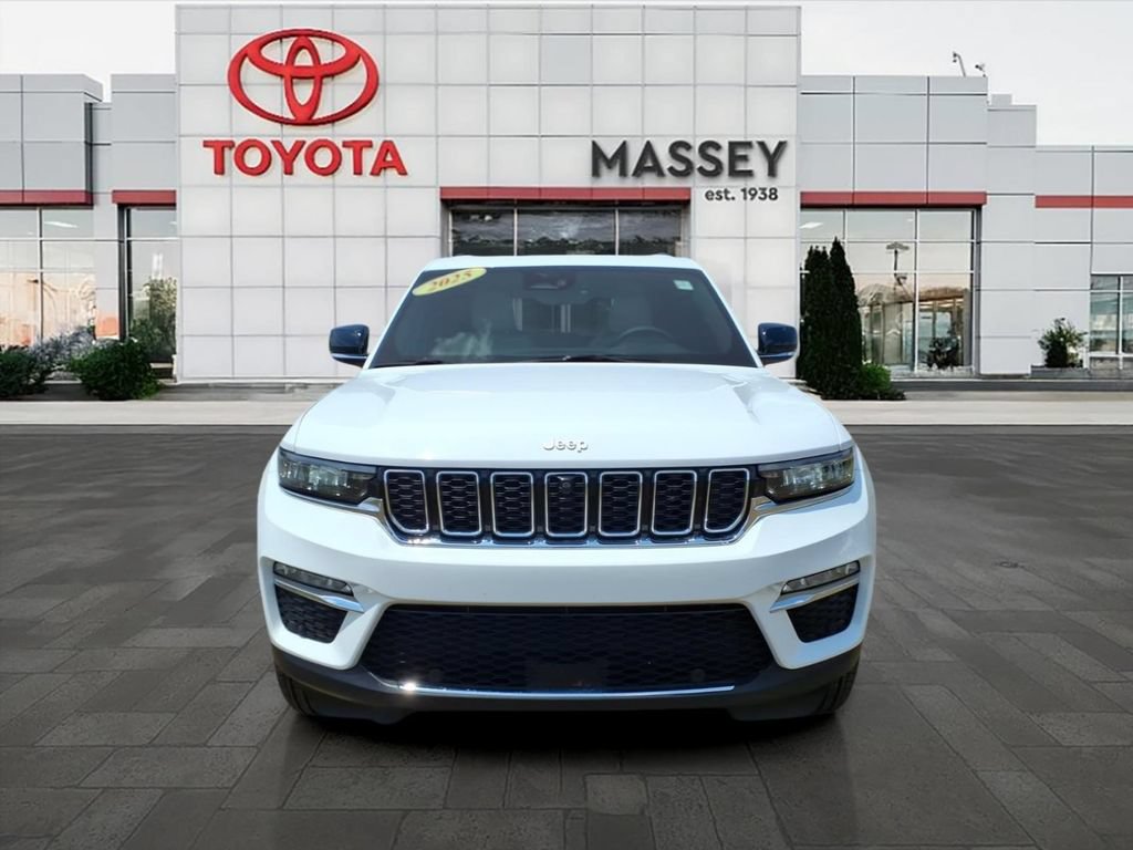 Used 2025 Jeep Grand Cherokee Limited w/ Luxury Tech Group II AWD/4WD image 8