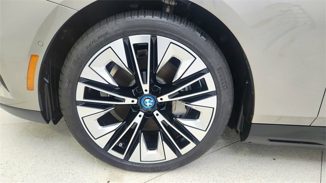 Used 2025 BMW i5 xDrive40 image 63