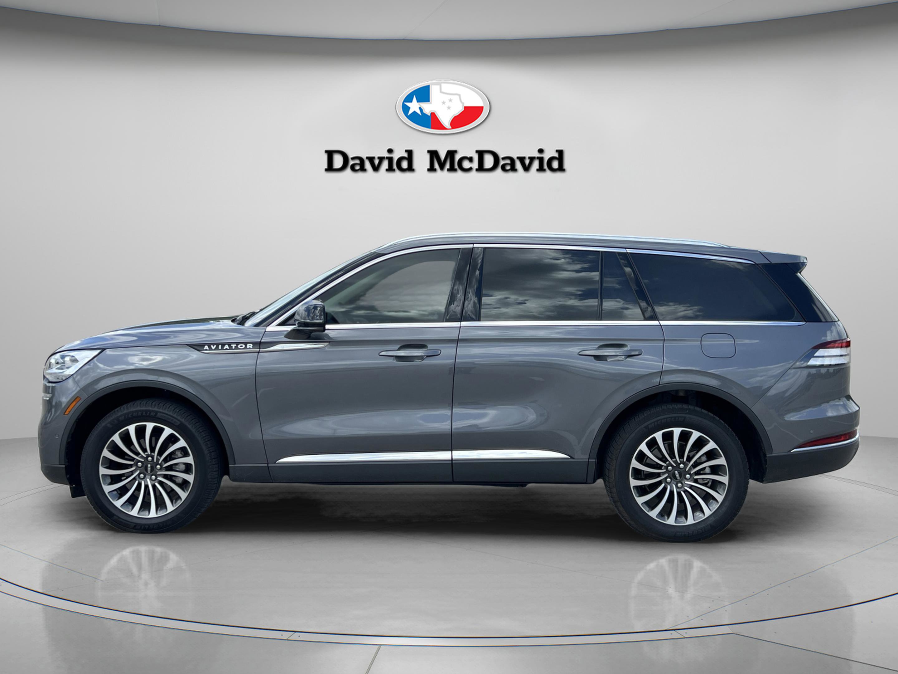 Used 2022 Lincoln Aviator Reserve w/ Equipment Group 201A image 4