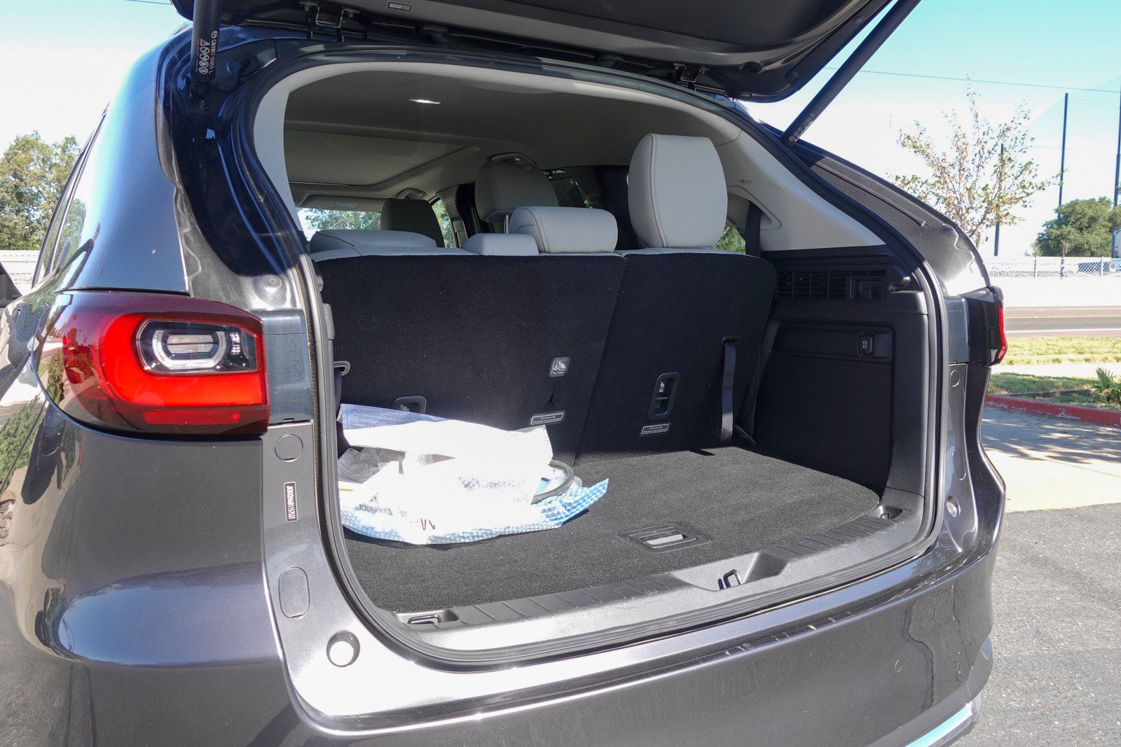 Certified 2024 MAZDA CX-90 Plug-In Hybrid w/ Premium Pkg image 24