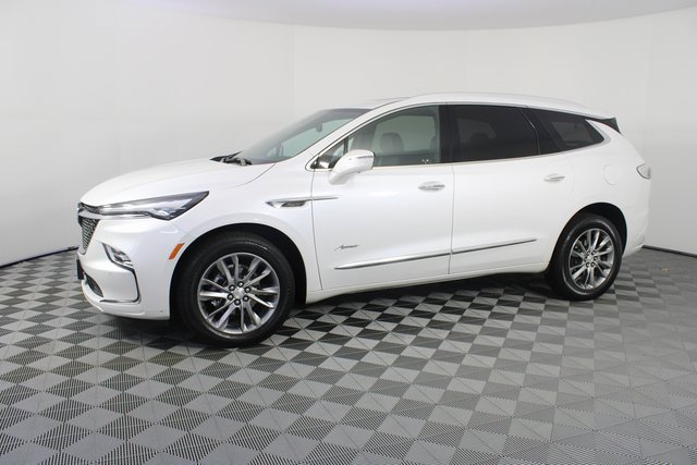 Used 2022 Buick Enclave Avenir w/ Avenir Technology Package image 2
