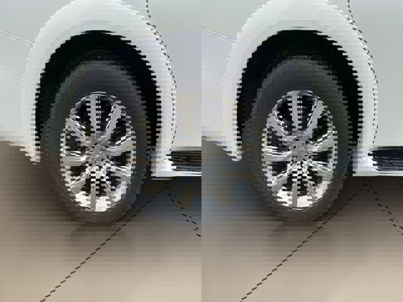 Used 2014 INFINITI QX80 4WD w/ Deluxe Touring Package image 27