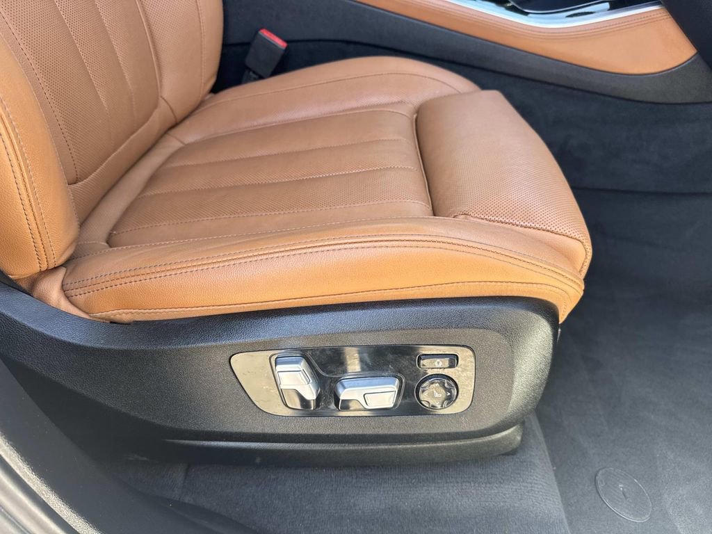 Used 2021 BMW X5 sDrive40i w/ M Sport Package image 14