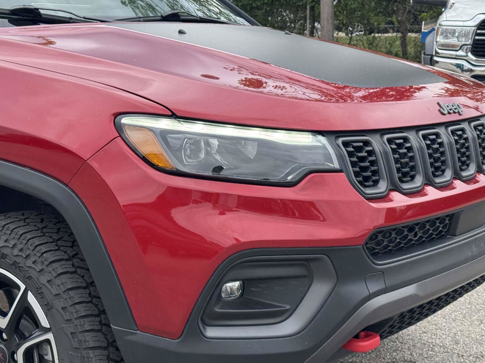 Used 2025 Jeep Compass Trailhawk w/ Trailhawk Elite Group AWD/4WD image 8