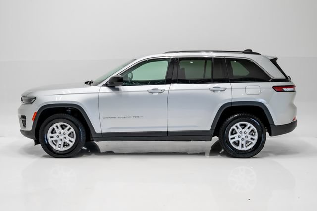 Used 2024 Jeep Grand Cherokee Laredo AWD/4WD image 31
