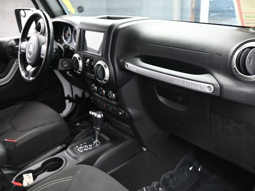 Used 2018 Jeep Wrangler Unlimited Sahara w/ Connectivity Group image 42