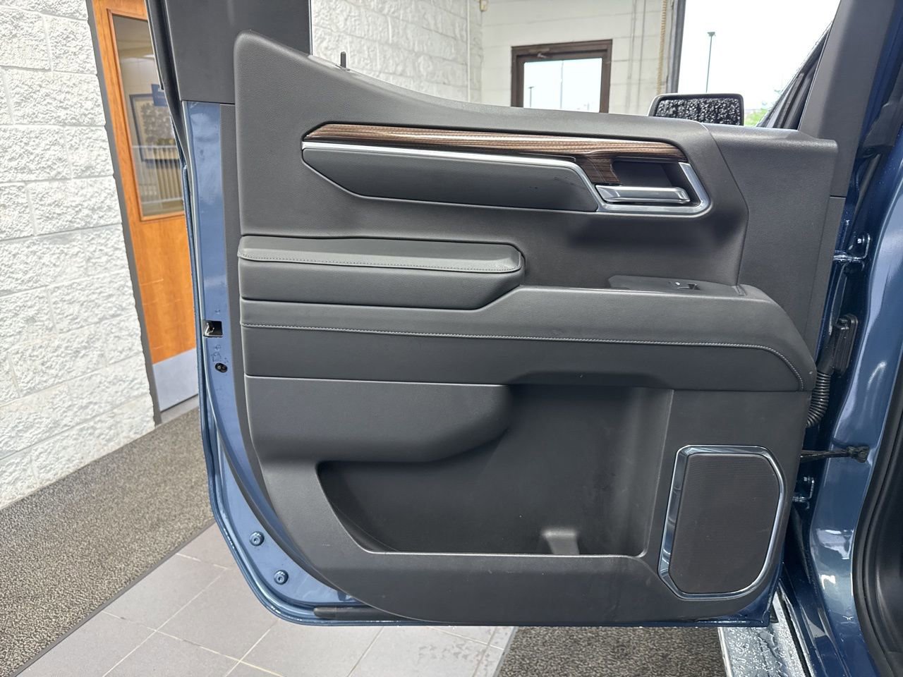 Used 2024 Chevrolet Silverado 1500 LT image 39