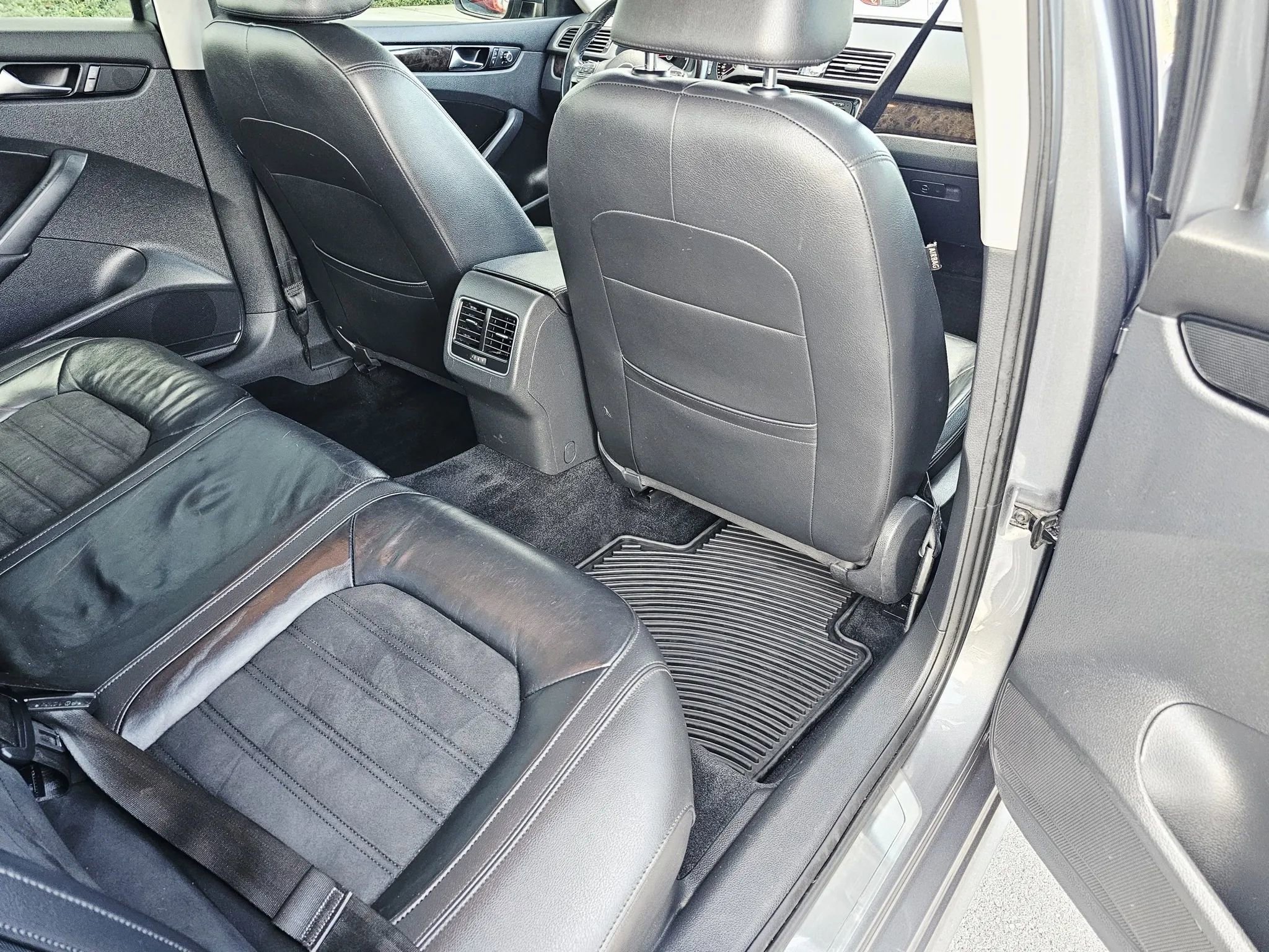 Used 2014 Volkswagen Passat TDI SEL Premium image 12