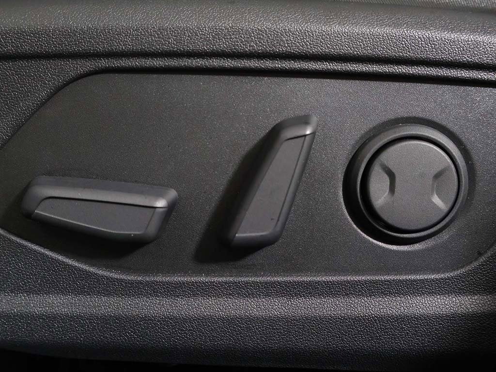 Certified 2025 Hyundai Elantra Limited image 31