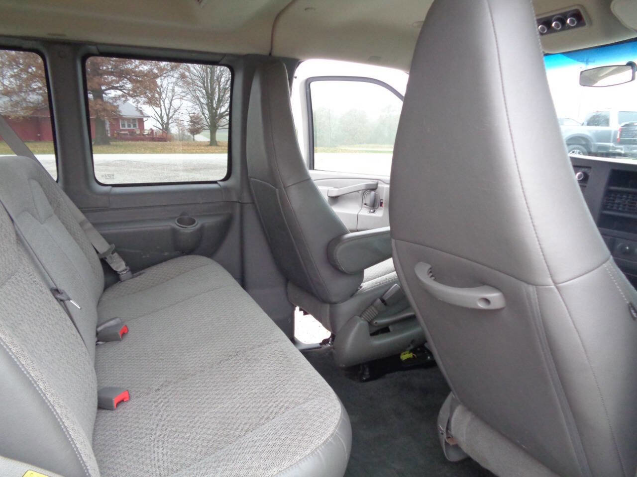 Used 2017 GMC Savana 3500 LT w/ LT Preferred Equipment Group image 59