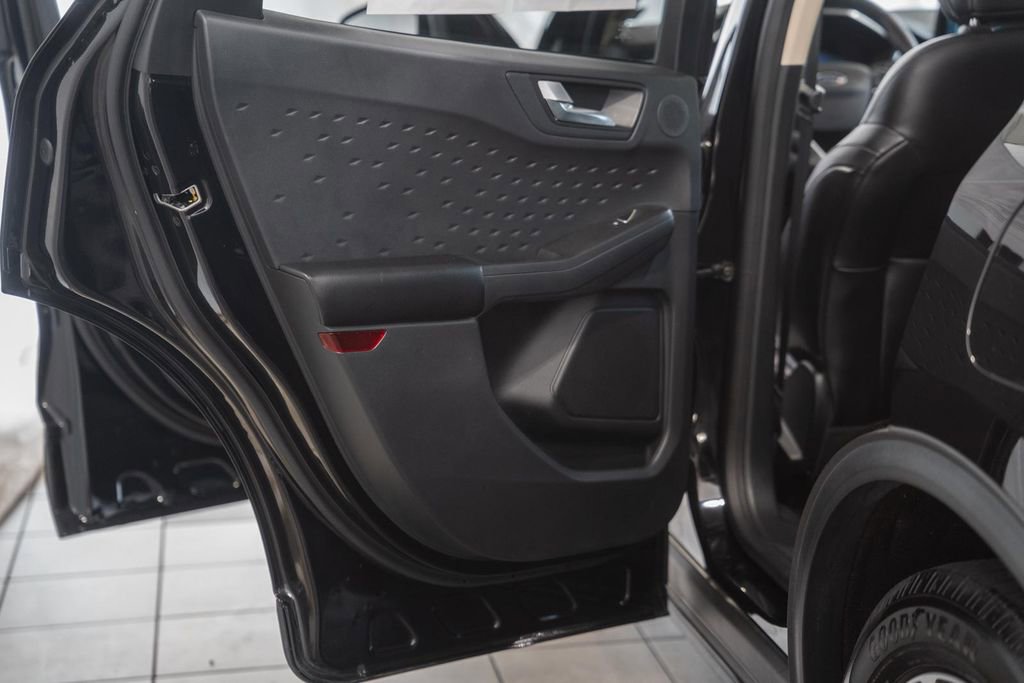 Used 2020 Ford Escape Titanium AWD/4WD image 38