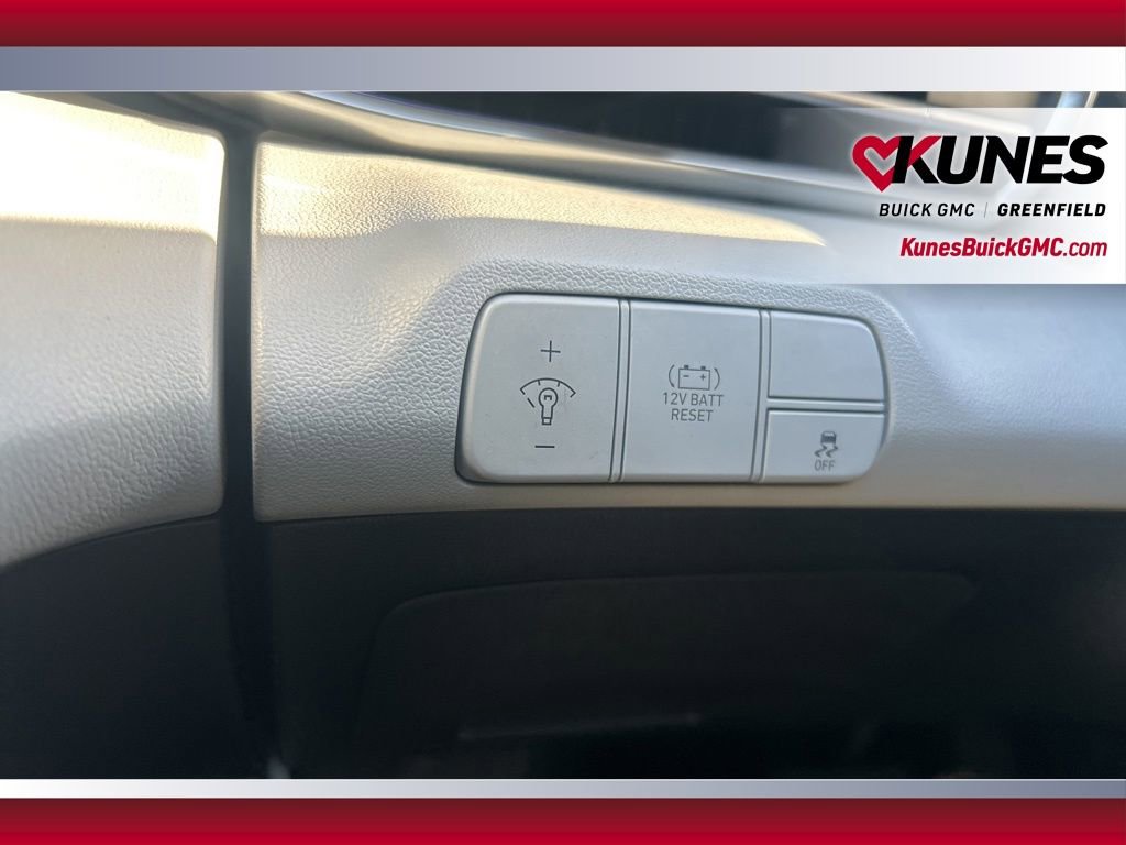 Used 2025 Hyundai Elantra Limited FWD image 23