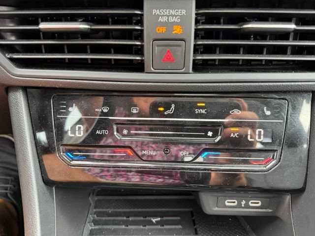 Used 2025 Volkswagen Jetta SE FWD image 11