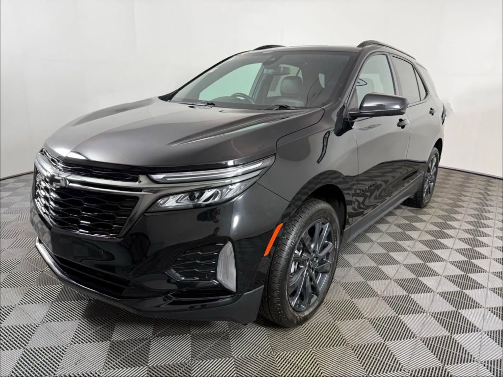 Used 2023 Chevrolet Equinox RS AWD/4WD image 2