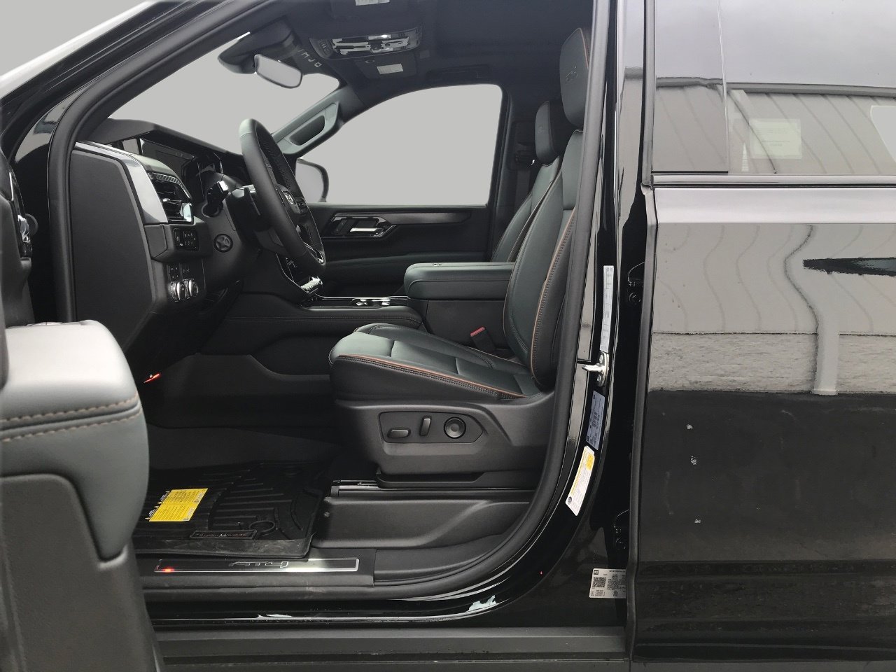 New 2026 GMC Yukon AT4 w/ AT4 Premium Package AWD/4WD image 7