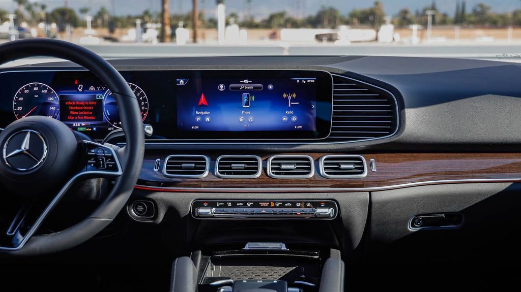 Used 2025 Mercedes-Benz GLE 450e 4MATIC image 14