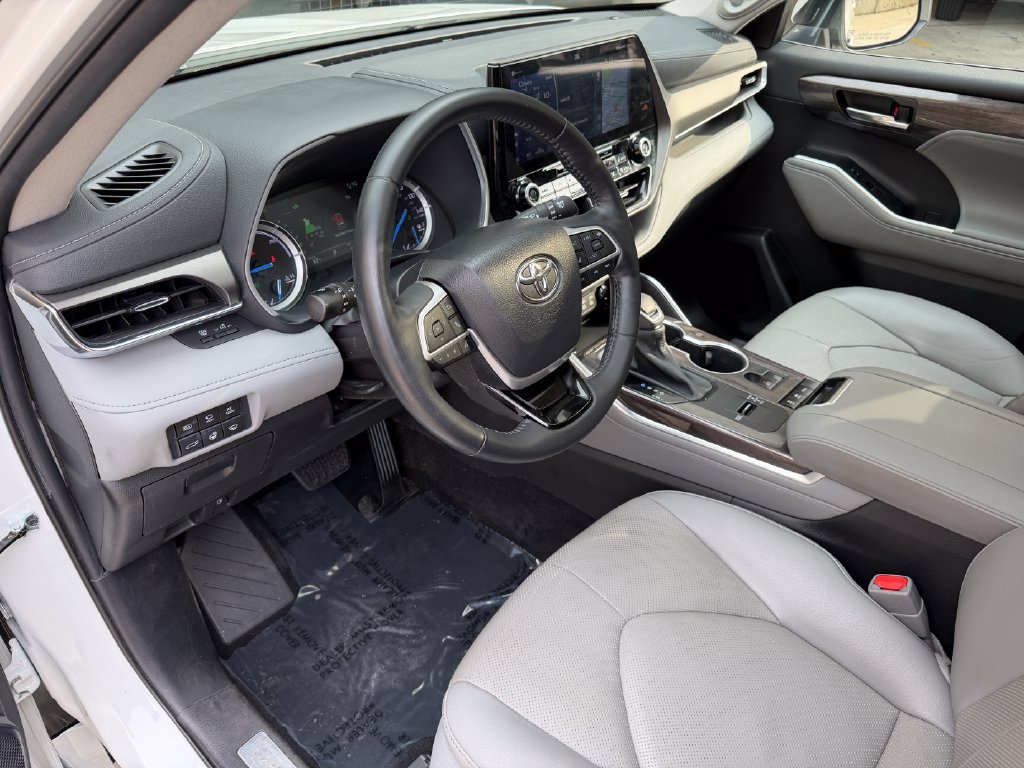 Used 2022 Toyota Highlander Limited AWD/4WD image 9