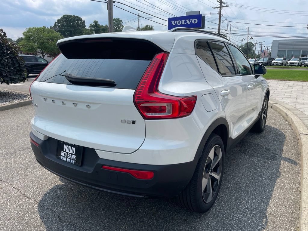 Certified 2025 Volvo XC40 B5 Plus AWD/4WD image 5