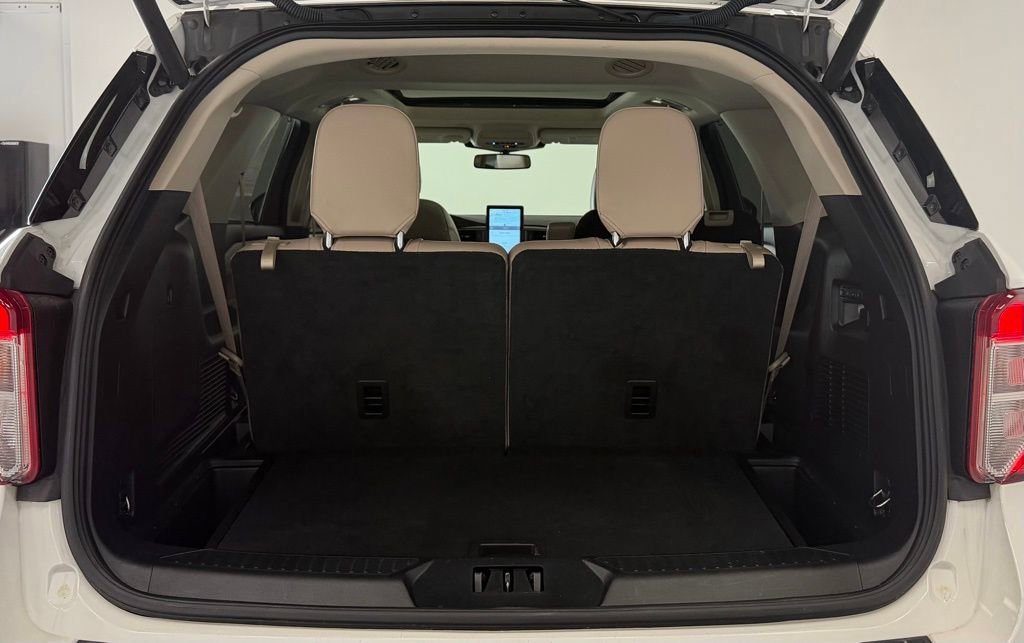 Used 2022 Ford Explorer Limited w/ Limited Technology Package image 28