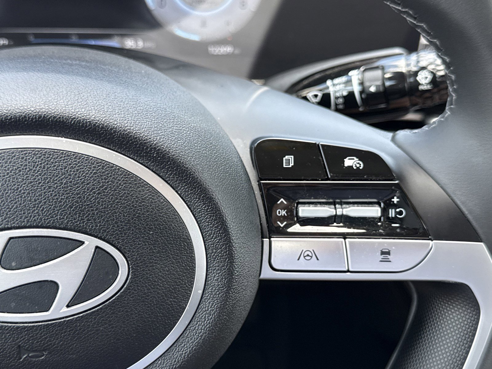 Certified 2025 Hyundai Elantra Limited image 22