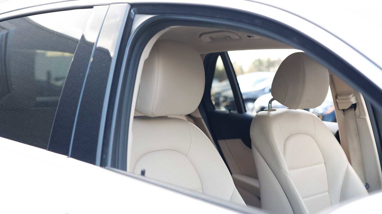 Used 2022 Mercedes-Benz GLC 300 4MATIC image 32