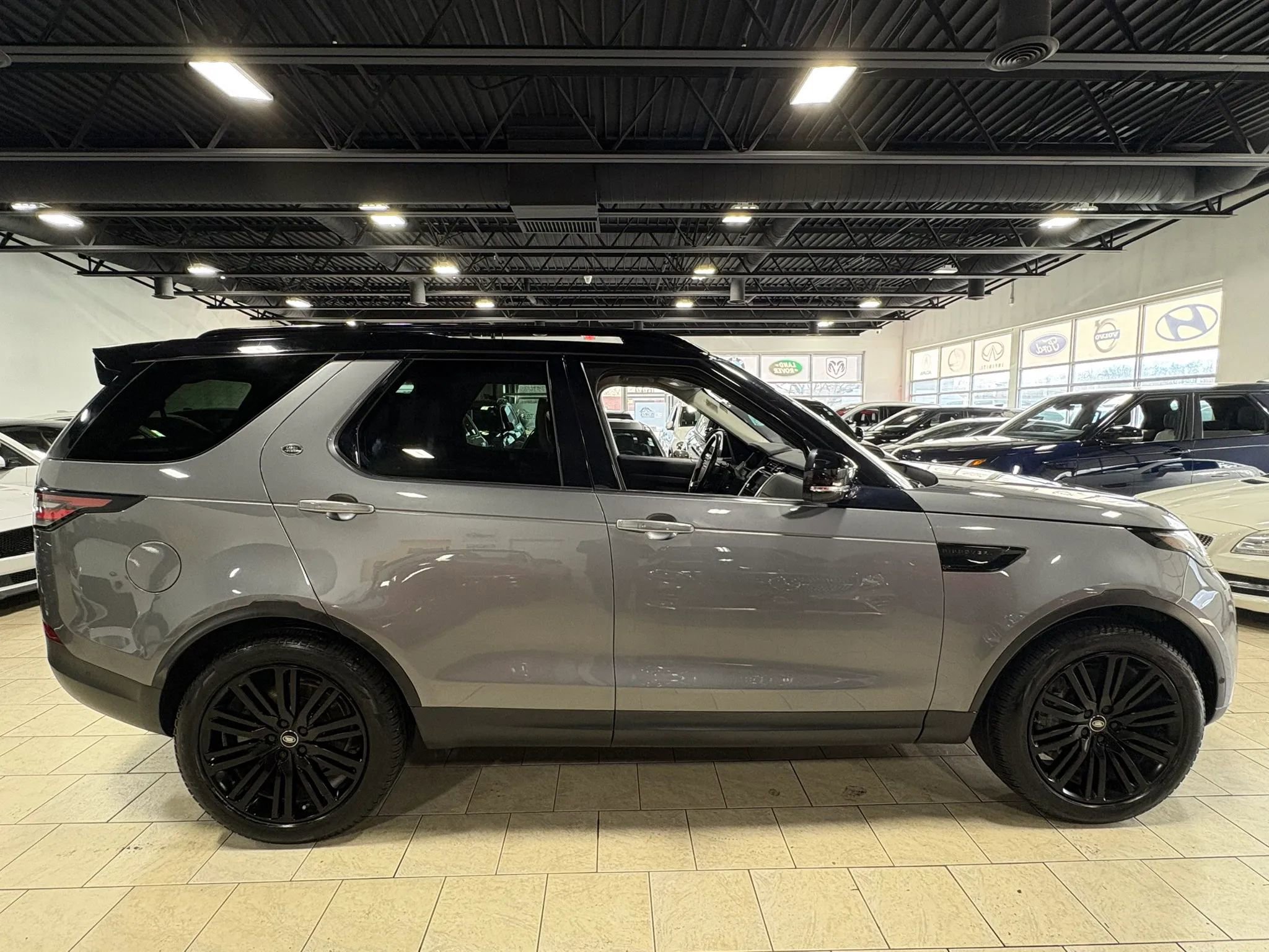 Used 2020 Land Rover Discovery HSE Luxury AWD/4WD image 31
