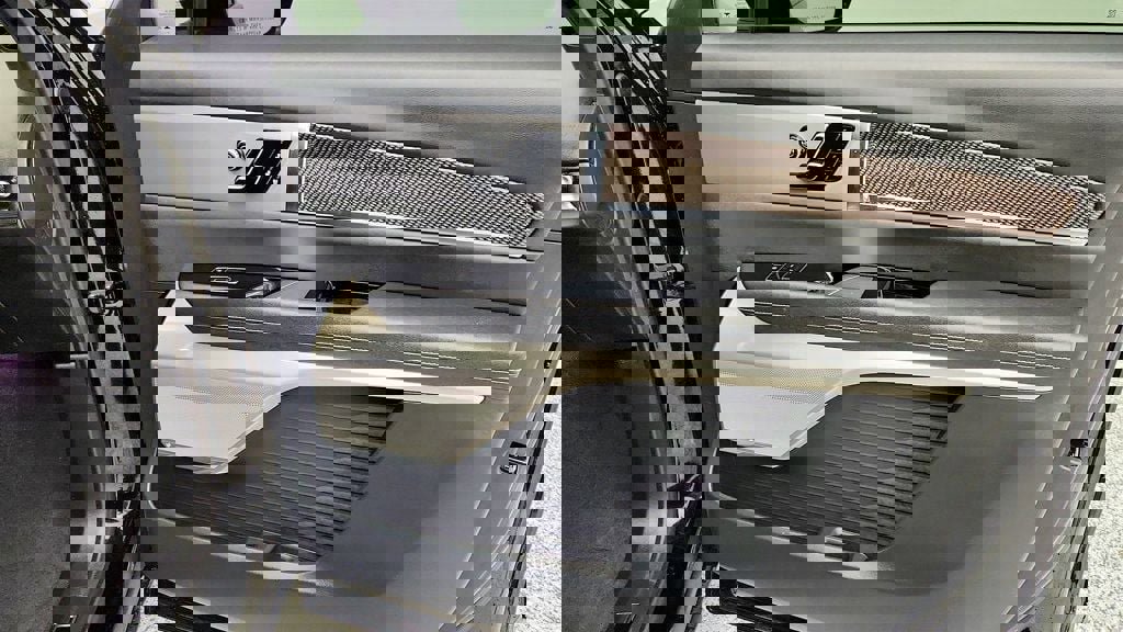 Used 2026 Cadillac Vistiq Sport image 27