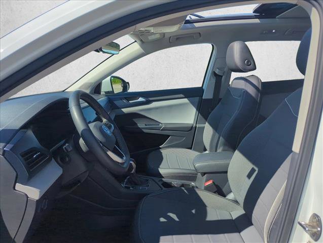 Used 2023 Volkswagen Taos SE w/ Panoramic Sunroof Package FWD image 15